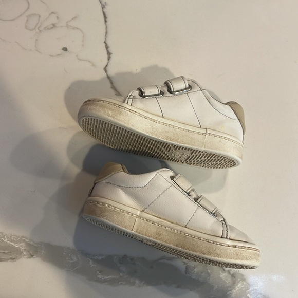 H & M Velcro sneakers size 4-5 - Picture 6 of 6